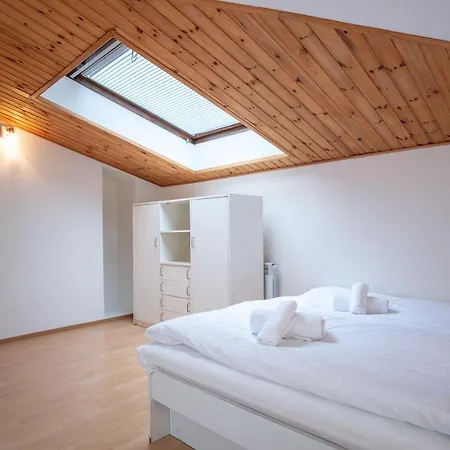 Cozy 3 Bedroom 2 Level Διαμέρισμα