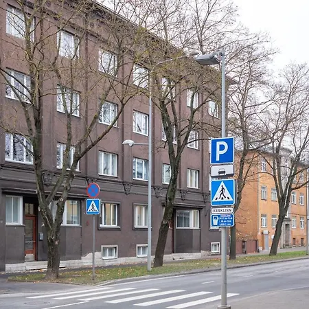 Cozy 3 Bedroom 2 Level Διαμέρισμα