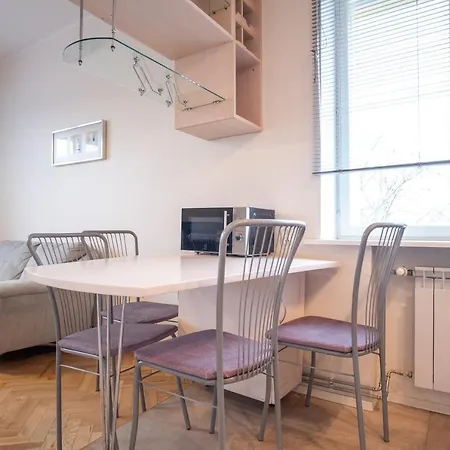 Cozy 3 Bedroom 2 Level Apartment Reval