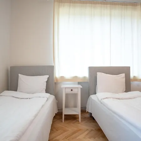 Cozy 3 Bedroom 2 Level Διαμέρισμα