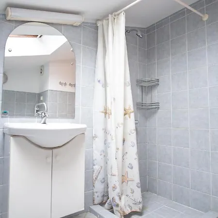 Cozy 3 Bedroom 2 Level Apartment Reval