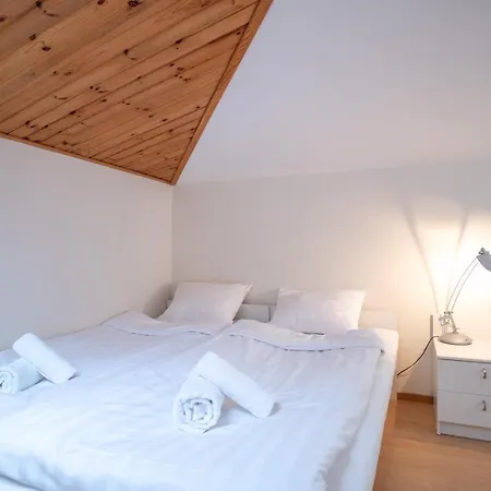 Cozy 3 Bedroom 2 Level *